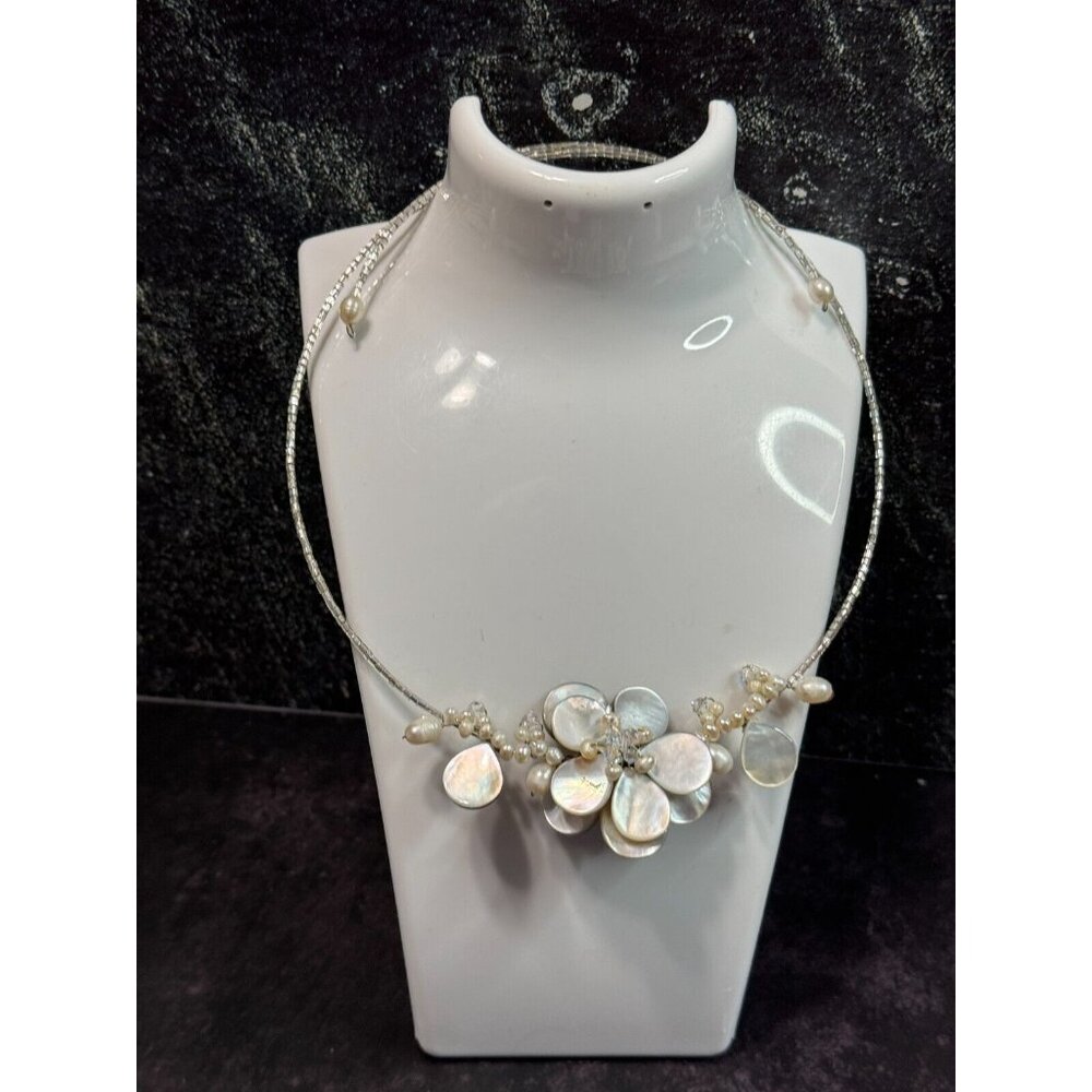 Gray Mother of Pearl Flower Freshwater Pearl Glass Beaded Flexable Strand - Picture 2 of 7